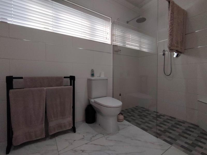 5 Bedroom Property for Sale in Fraaiuitsig Western Cape